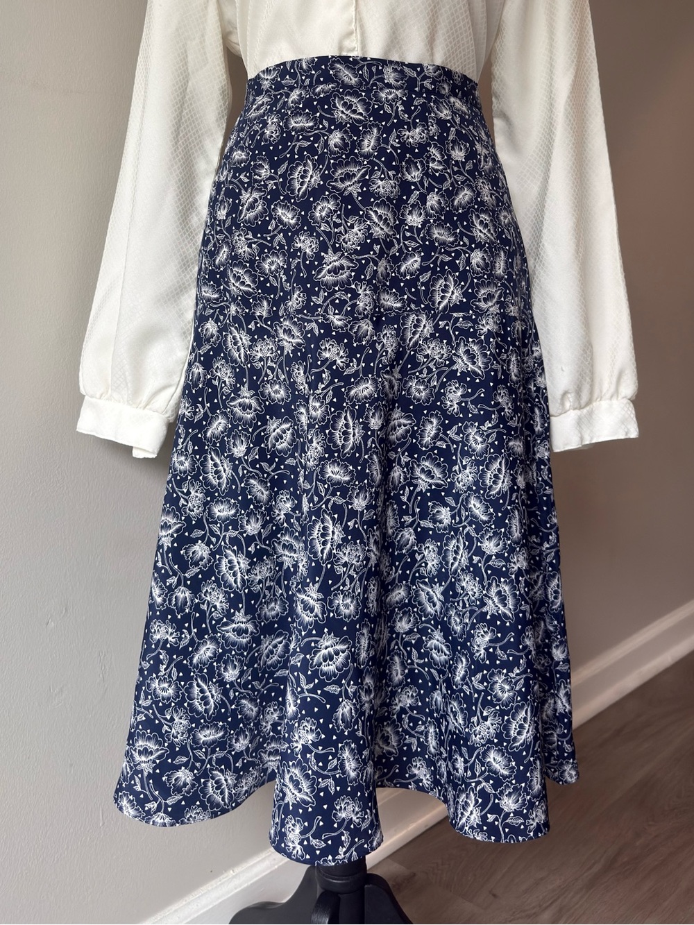 Vintage 80s 90s Petite Dimensions Navy Floral Skirt 14P (Fits M / L) *skirt only
